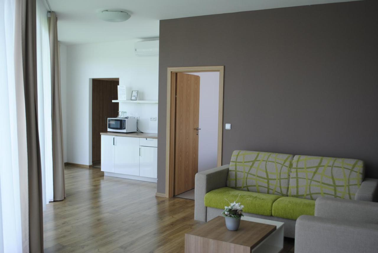 Hotel Golf Jezera Ostrožská Nová Ves エクステリア 写真