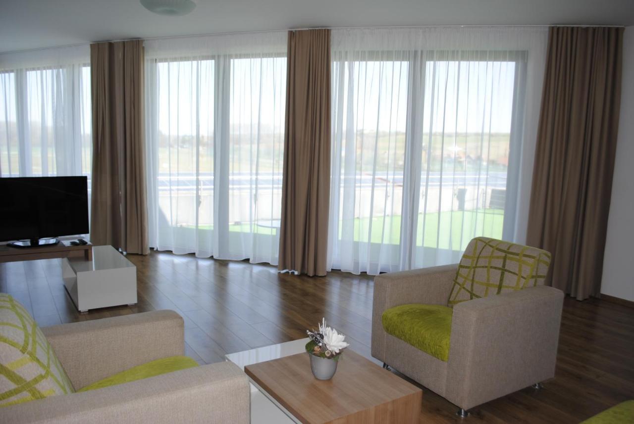 Hotel Golf Jezera Ostrožská Nová Ves エクステリア 写真