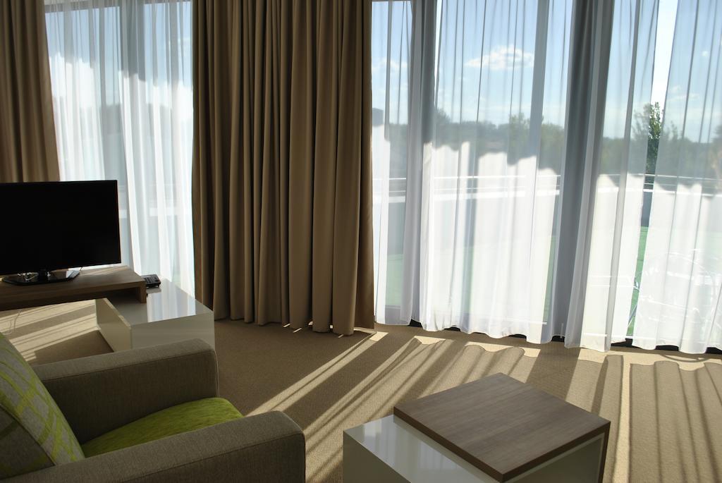 Hotel Golf Jezera Ostrožská Nová Ves エクステリア 写真