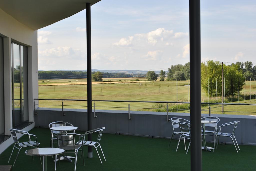 Hotel Golf Jezera Ostrožská Nová Ves エクステリア 写真
