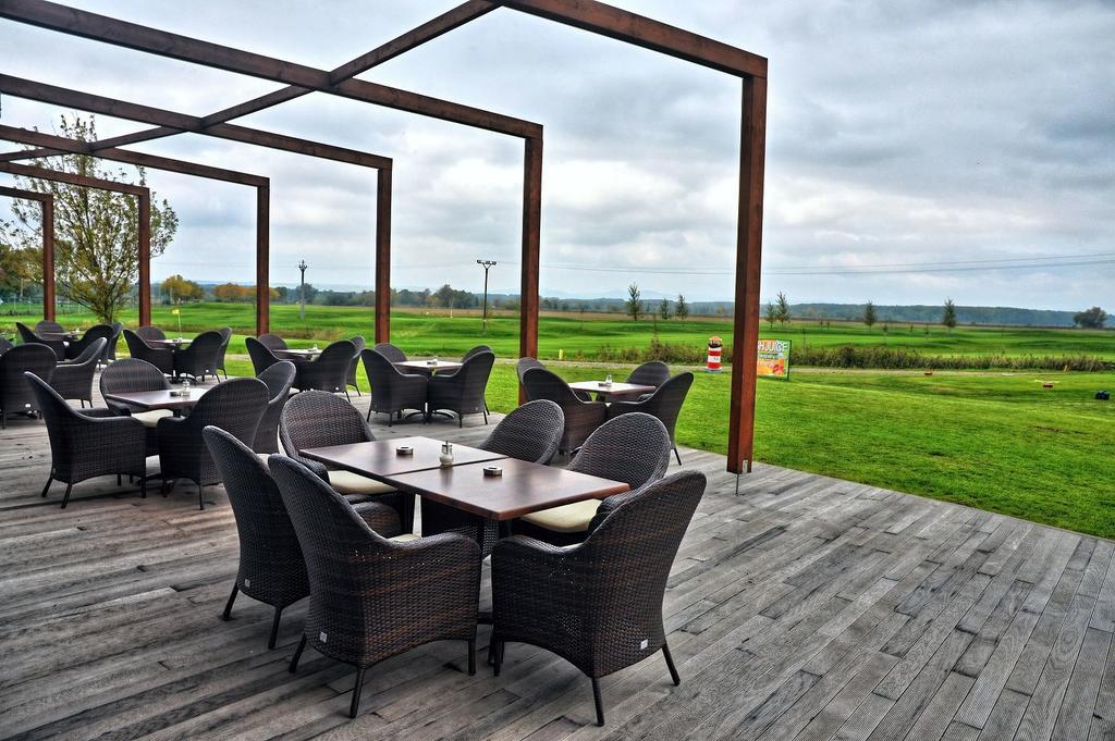Hotel Golf Jezera Ostrožská Nová Ves エクステリア 写真