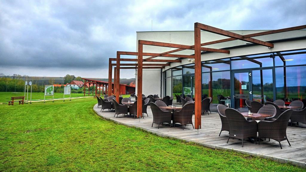 Hotel Golf Jezera Ostrožská Nová Ves エクステリア 写真